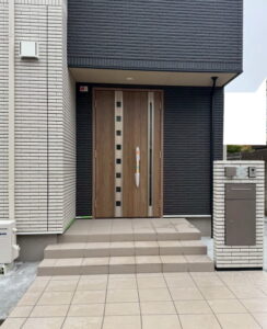 府中市N様邸｜外壁にあわせた門柱