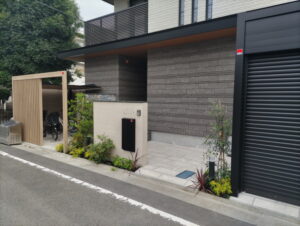 府中市O様邸｜セラマイカの門柱