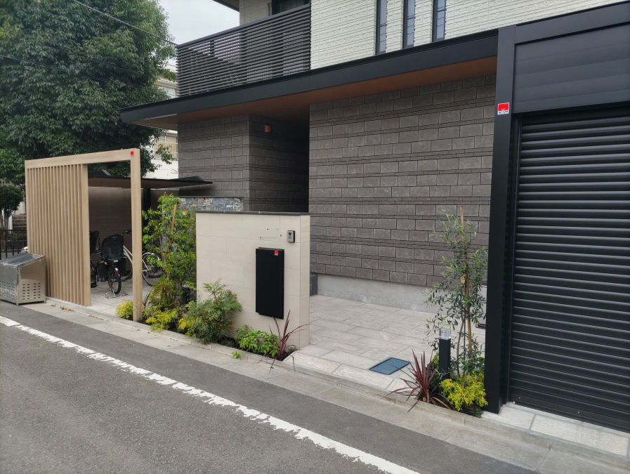 府中市O様邸｜セラマイカの門柱