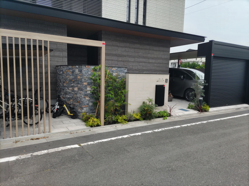 府中市O様邸｜ロッツプレートの門柱